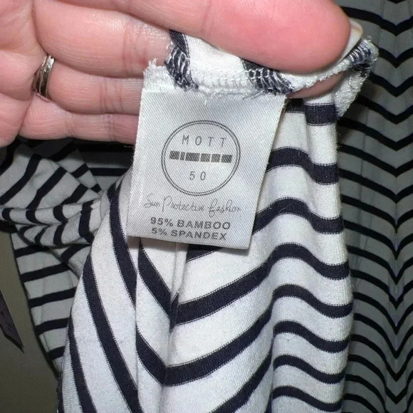 MOTT50 Long sleeve Striped UPF Shirt Black + White Stripes women’s XL - Picture 4 of 4